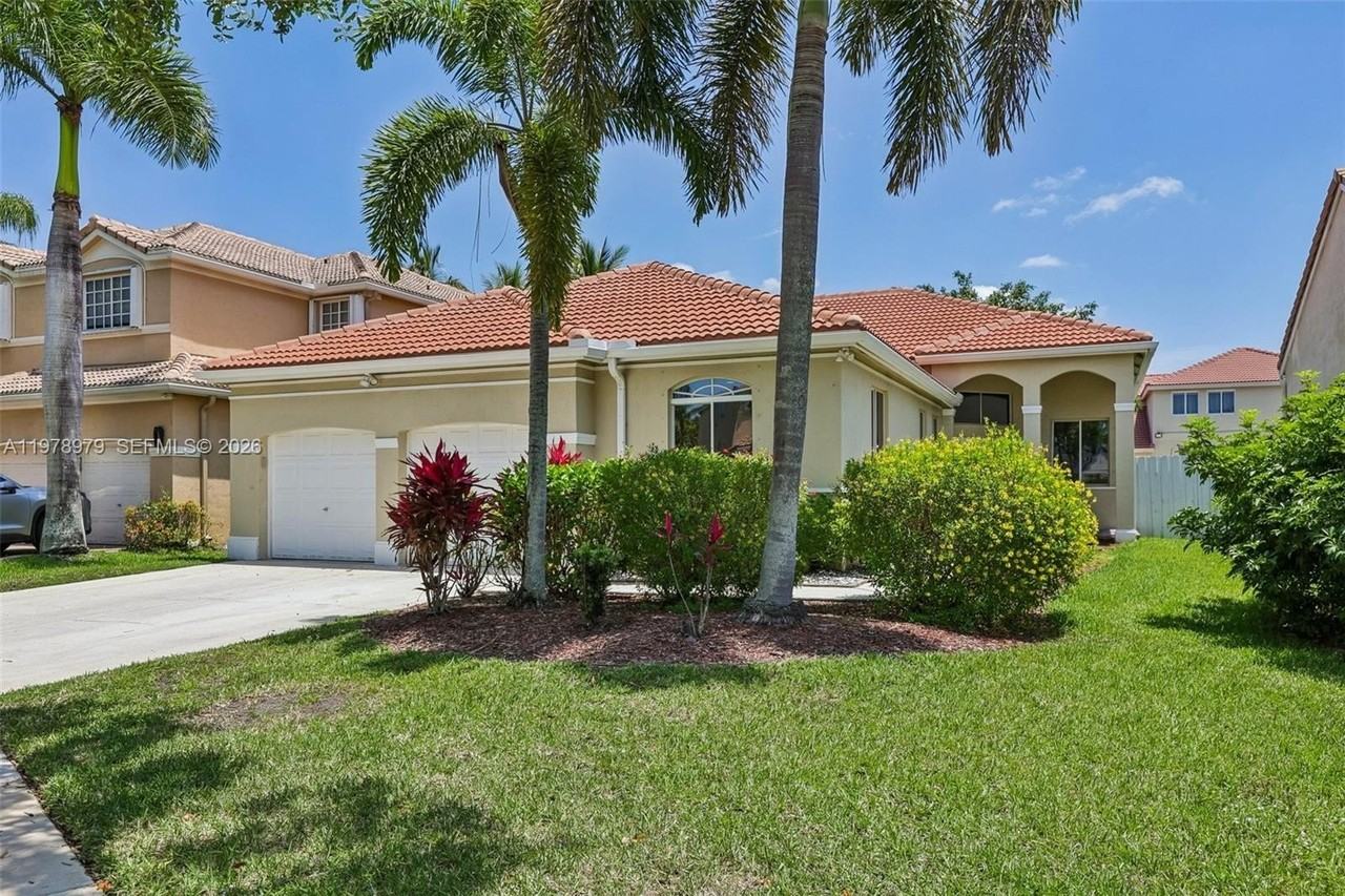 1290 Camellia Ln - Photo 4 of 50