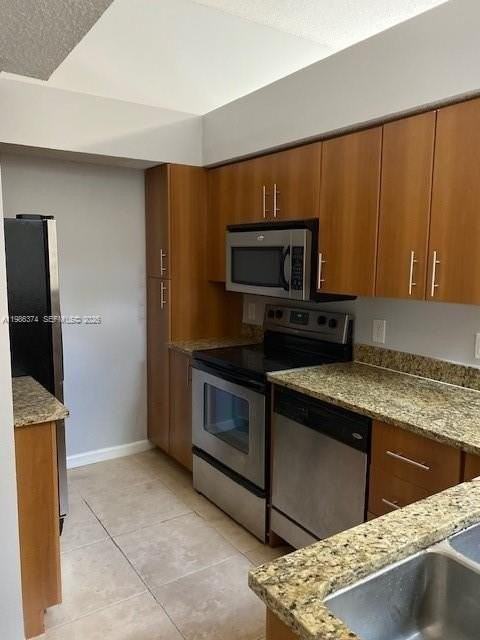 1385 Crystal Way #L - Photo 3 of 13