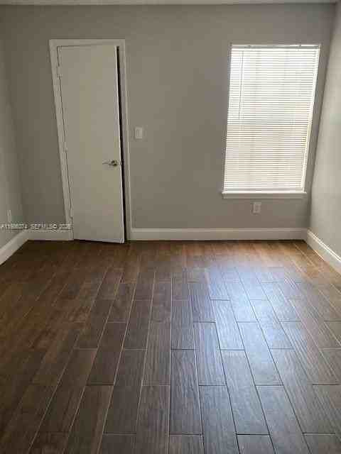 1385 Crystal Way #L - Photo 6 of 13