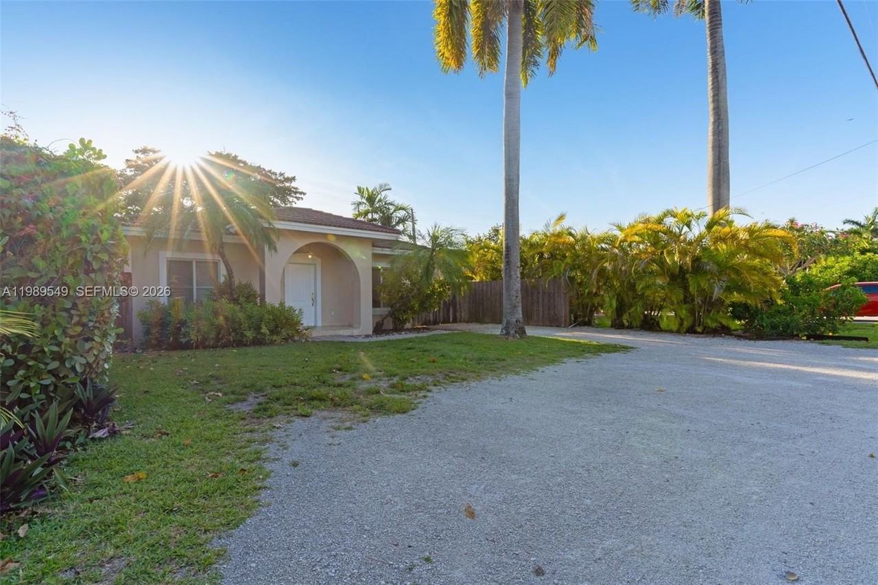 7048 Sw 83rd Ct - Photo 2 of 38