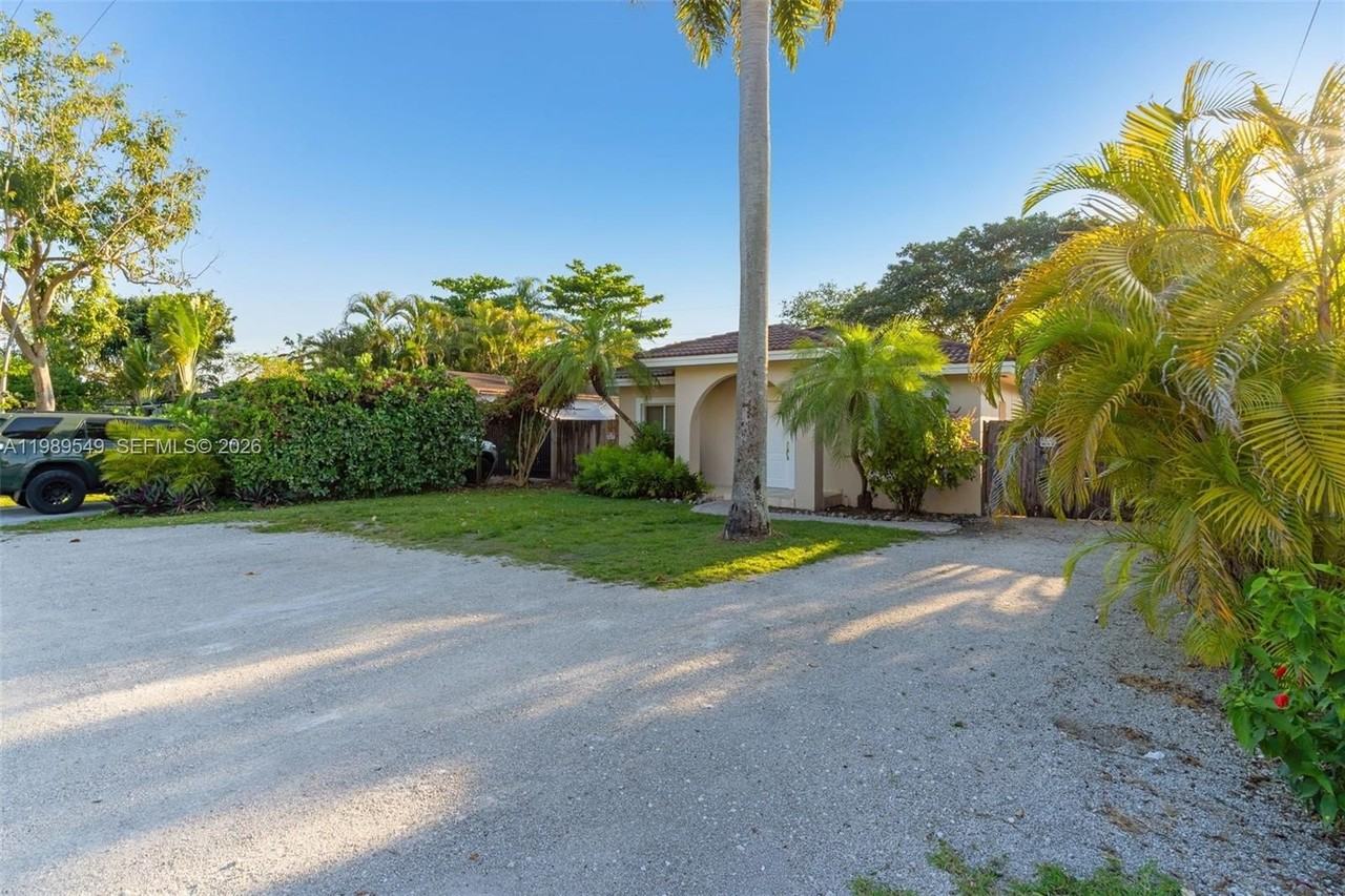 7048 Sw 83rd Ct - Photo 3 of 38