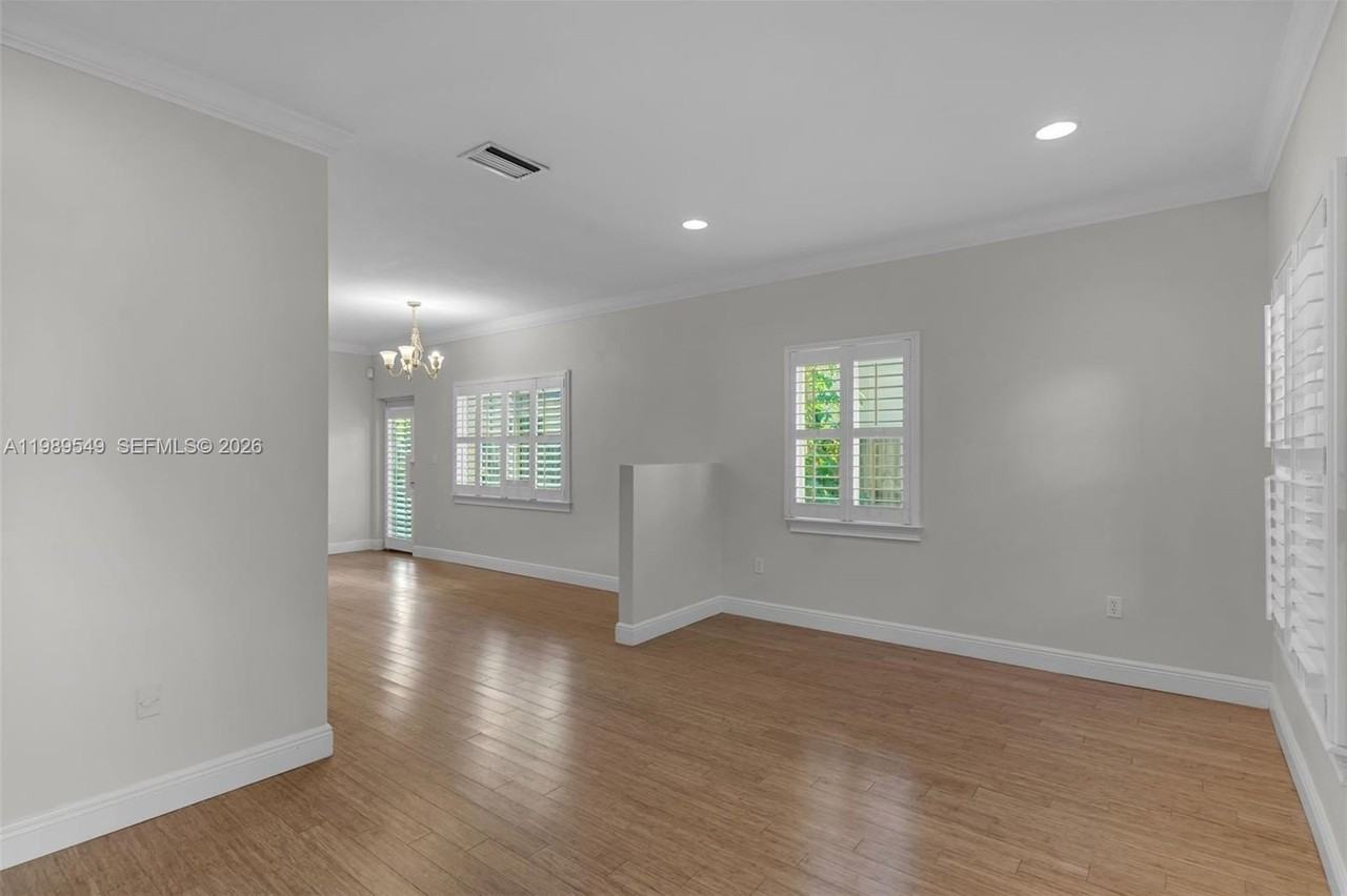 7048 Sw 83rd Ct - Photo 4 of 38