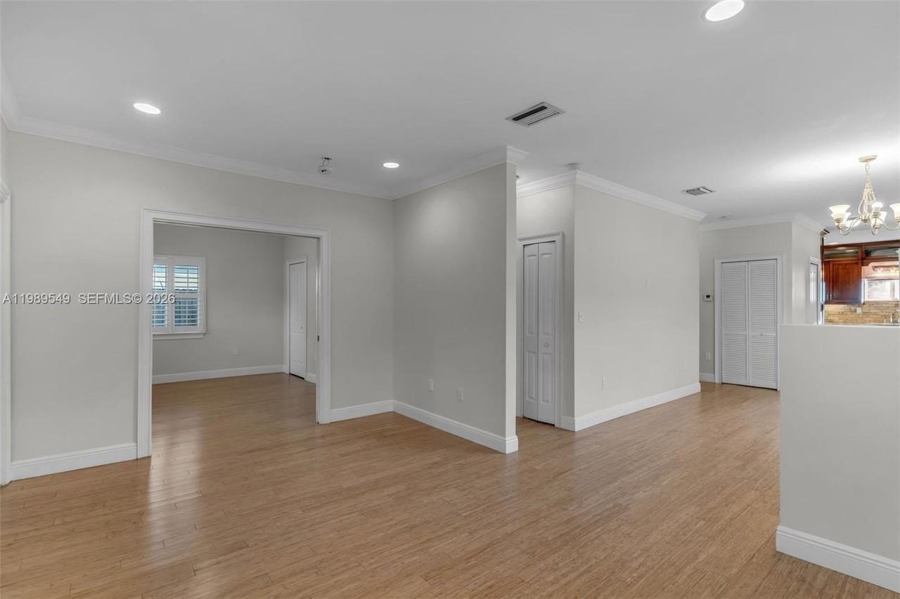 7048 Sw 83rd Ct - Photo 5 of 38