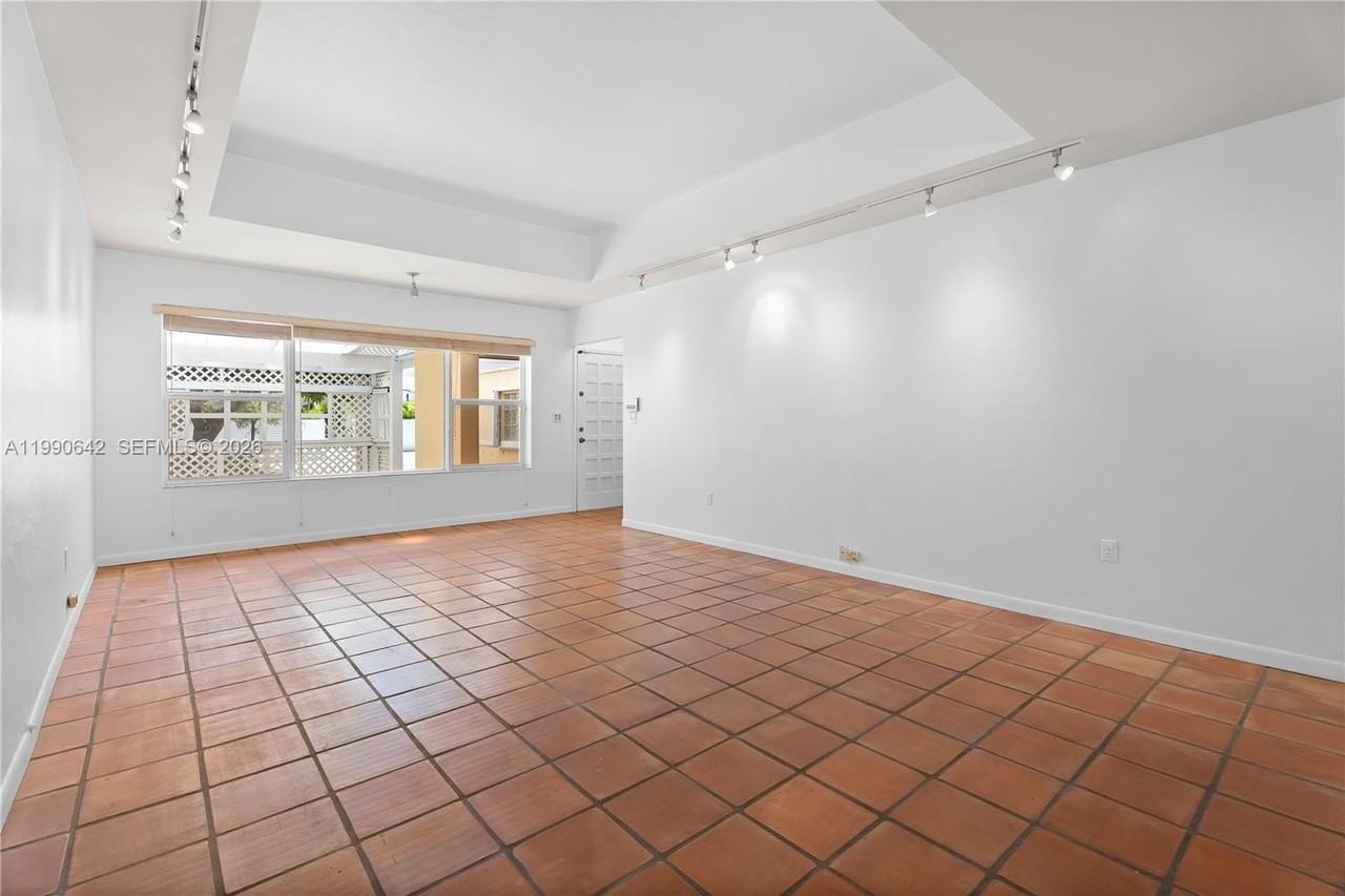 1845 Daytonia Rd - Photo 5 of 20