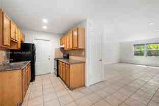 608 Sw 16th Ave #B - Photo 1 of 1