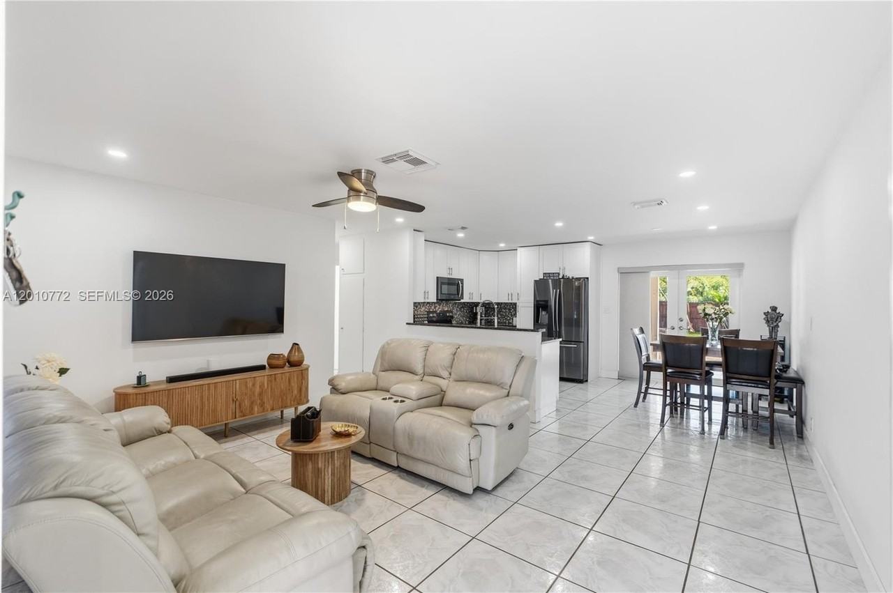 630 Ne 23rd Ct - Photo 5 of 43