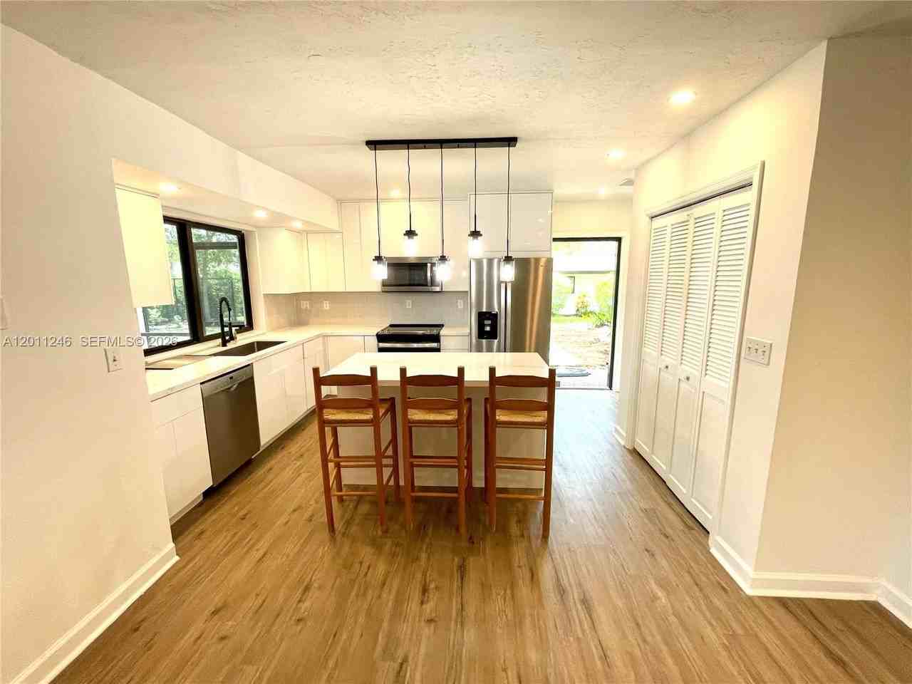 7804 Sw 179th Ter - Photo 4 of 21