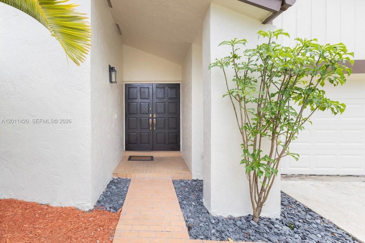 13530 Sw 109th Ter - Photo 2 of 18