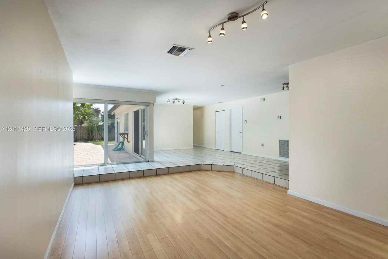 13530 Sw 109th Ter - Photo 4 of 18