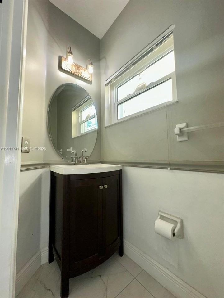 1113 Nw 97th Dr - Photo 4 of 23