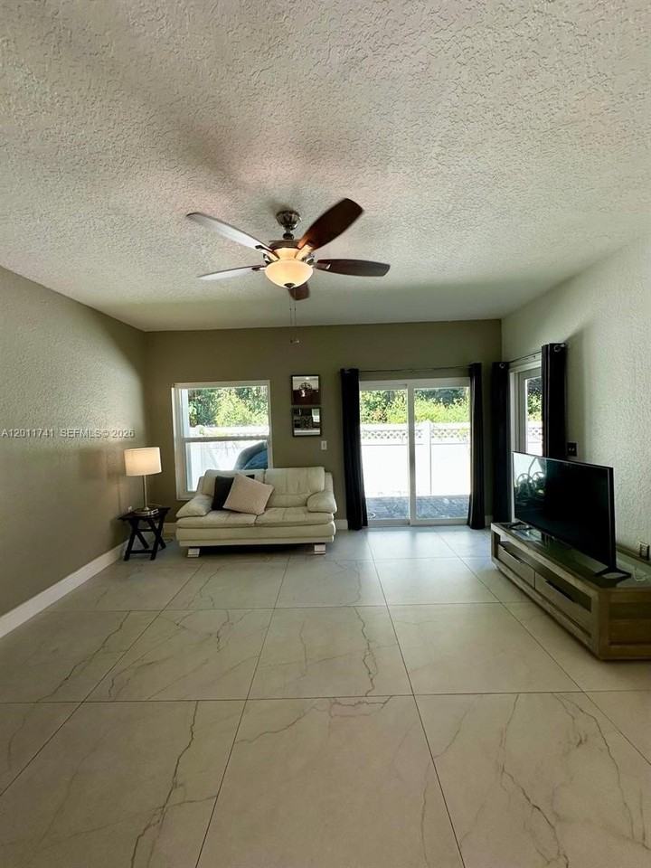 1113 Nw 97th Dr - Photo 5 of 23