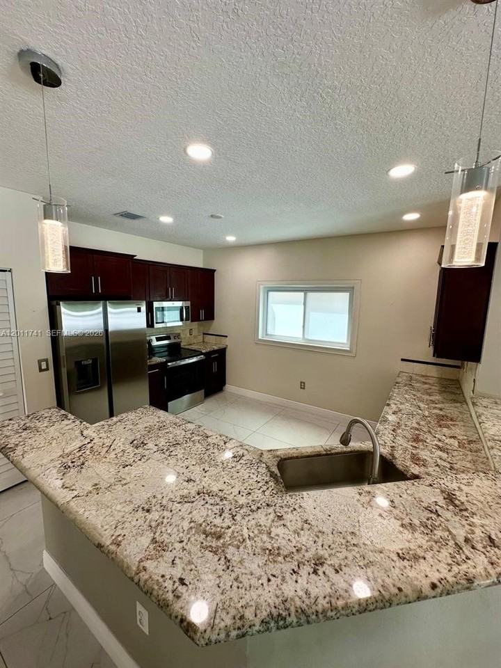 1113 Nw 97th Dr - Photo 6 of 23