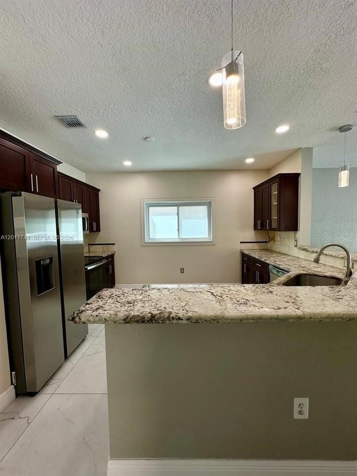 1113 Nw 97th Dr - Photo 7 of 23