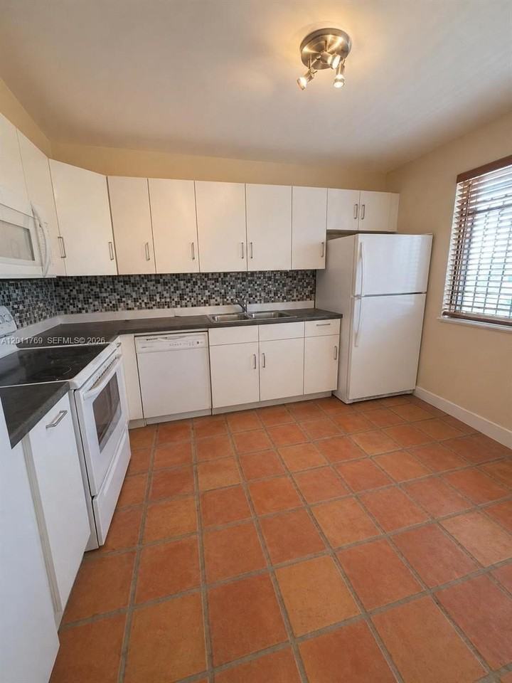 286 Racquet Club Rd #204 - Photo 5 of 11