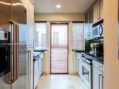 208 Washington Ave #11 - Photo 5 of 16