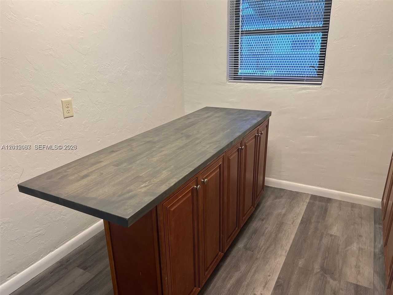 715 Ne 6th St #1-3 - Photo 5 of 20