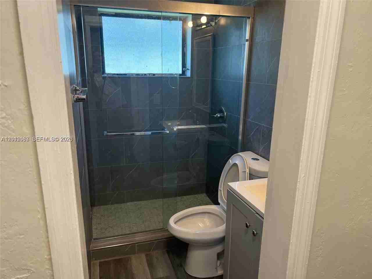 715 Ne 6th St #1-3 - Photo 6 of 20