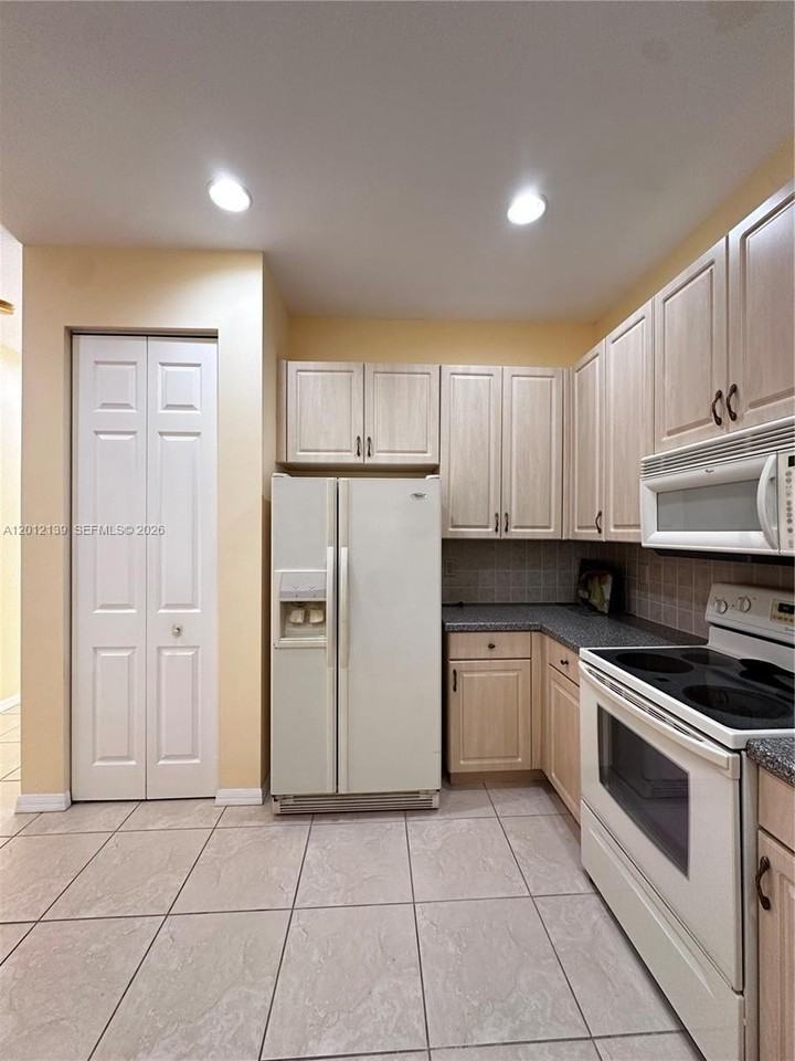 606 Mariner Bay Blvd - Photo 2 of 26