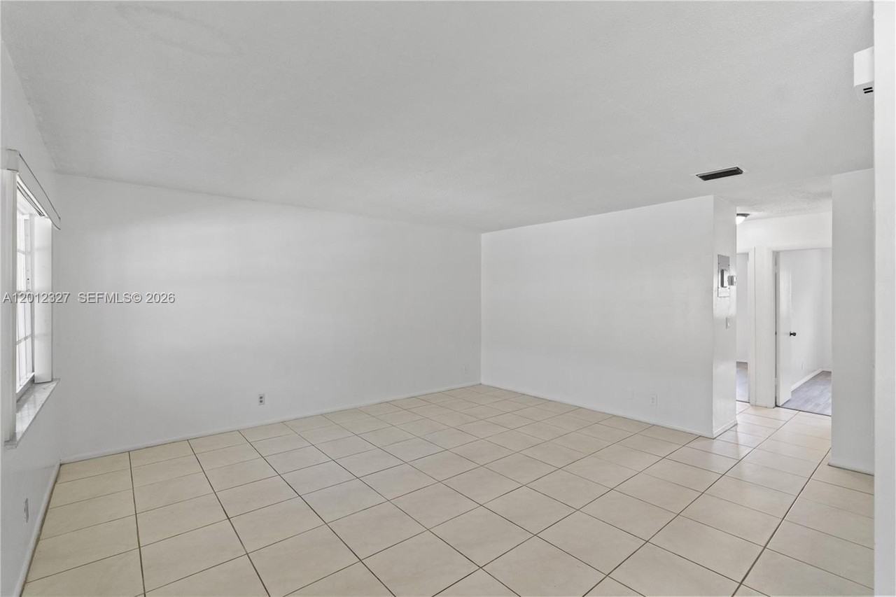 2325 Nw 52nd Ct #2325 - Photo 5 of 26
