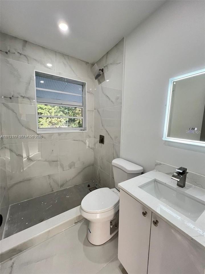 15741 Nw 38th Pl #2 - Photo 4 of 6