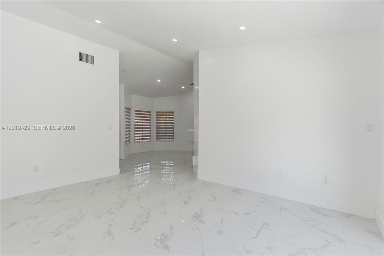 164 Nw 85th Ct #0 - Photo 5 of 37
