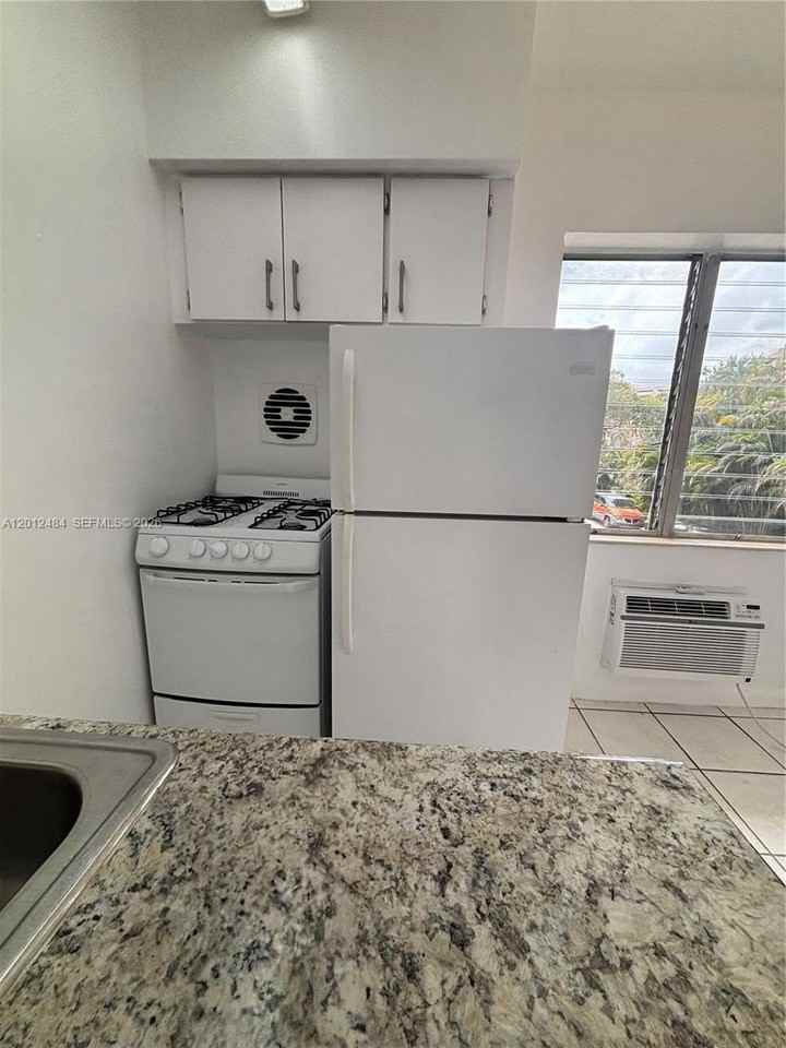 15 Alhambra Cir #32 - Photo 2 of 5