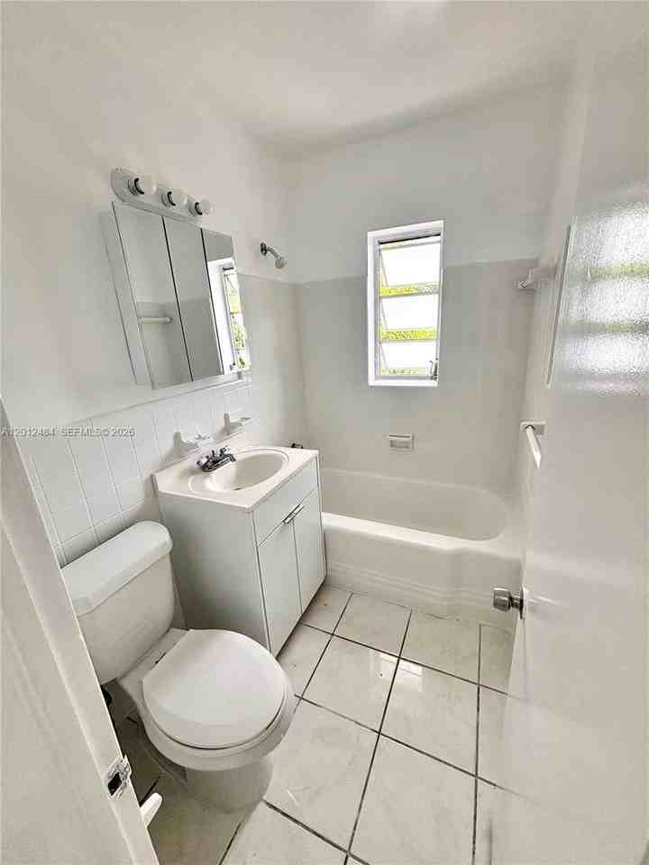 15 Alhambra Cir #32 - Photo 4 of 5