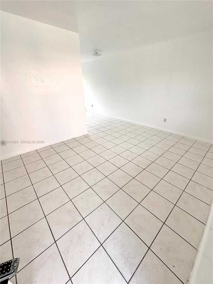 15 Alhambra Cir #32 - Photo 5 of 5