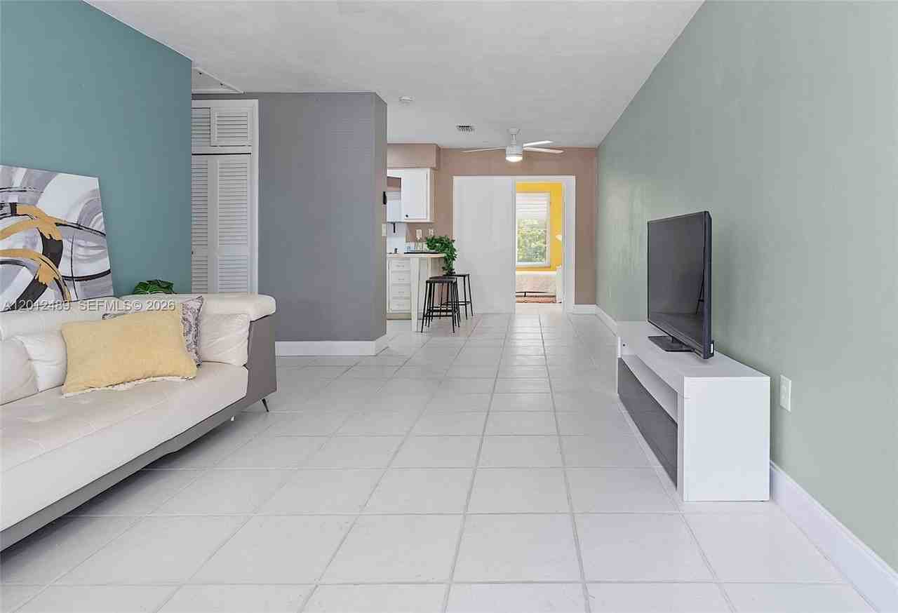 1817 Nw 60th Ave #G - Photo 5 of 30
