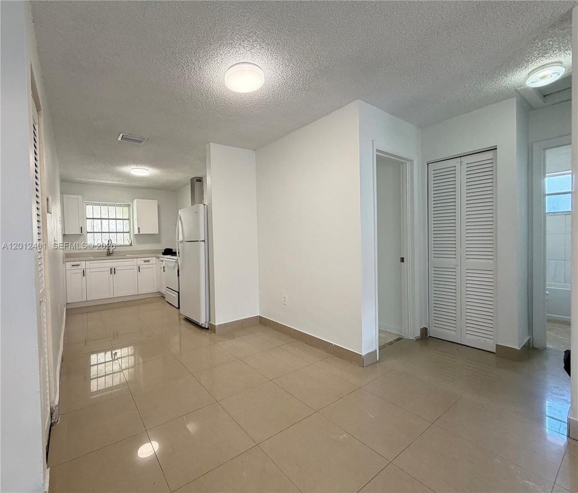 1820 Nw 19th Ave #1822 - Photo 4 of 12