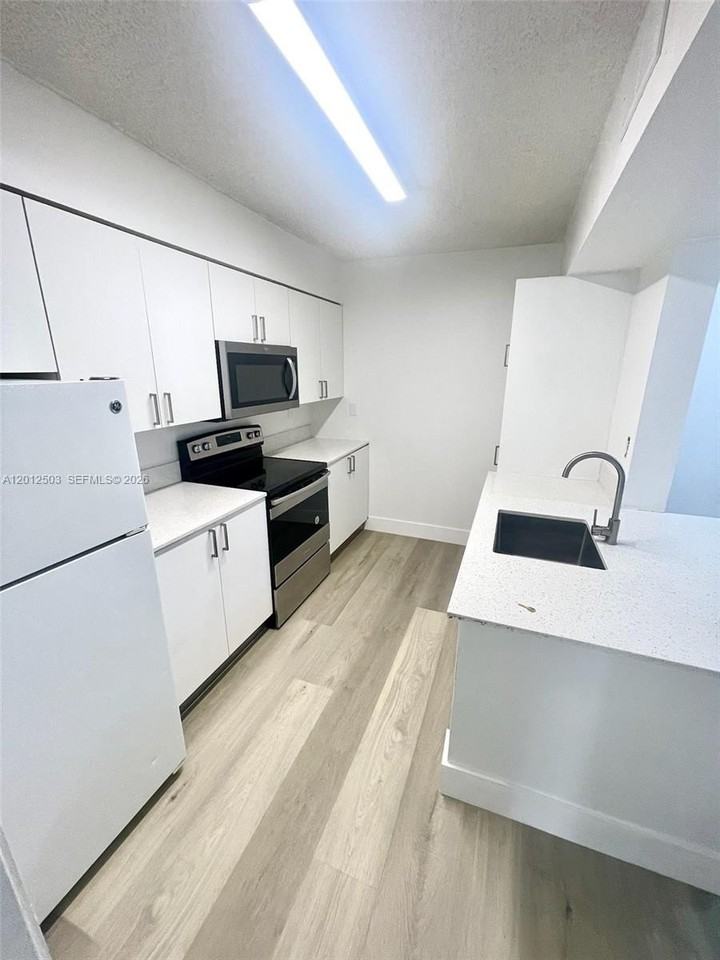 15201 Sw 80th St #205 - Photo 3 of 25