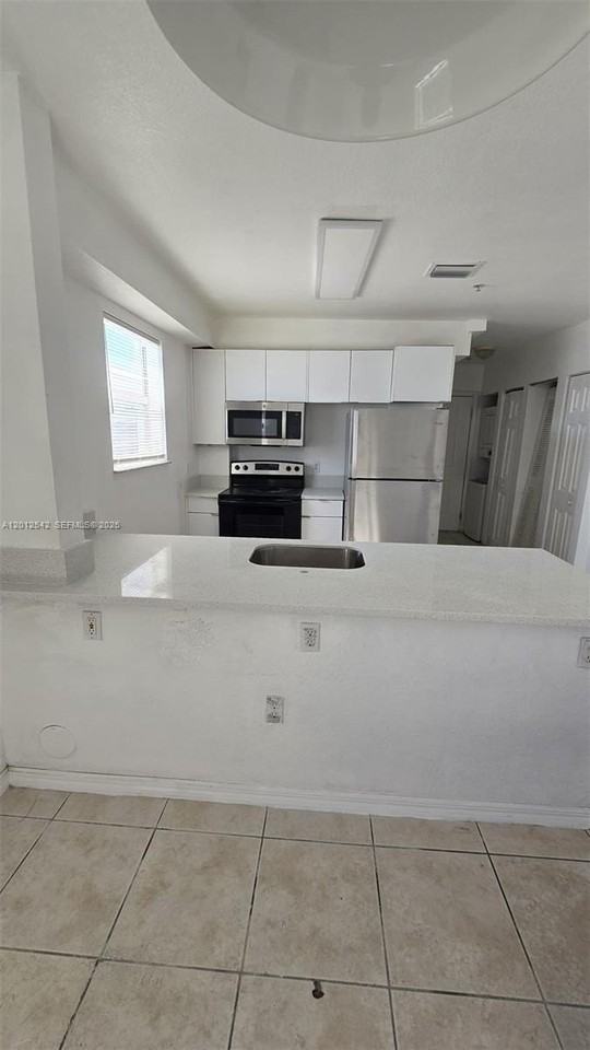 520 Sw 5th St #304 - Photo 3 of 37