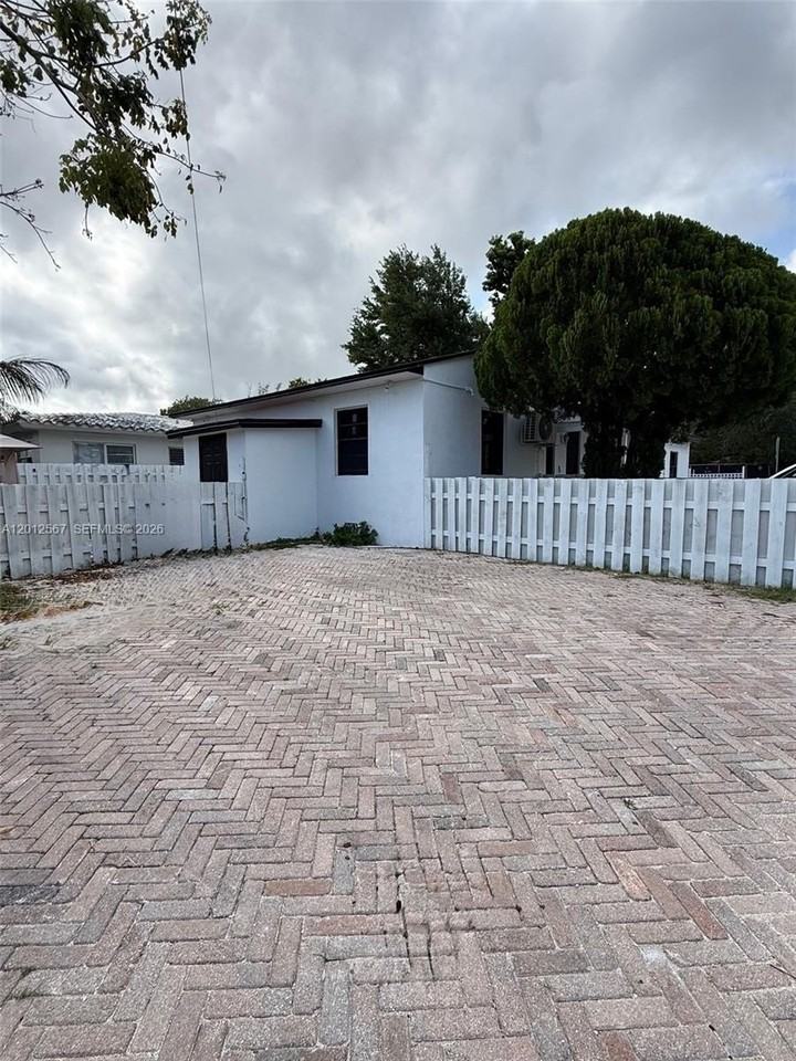 7724 Ne 1st Ave #A - Photo 2 of 13