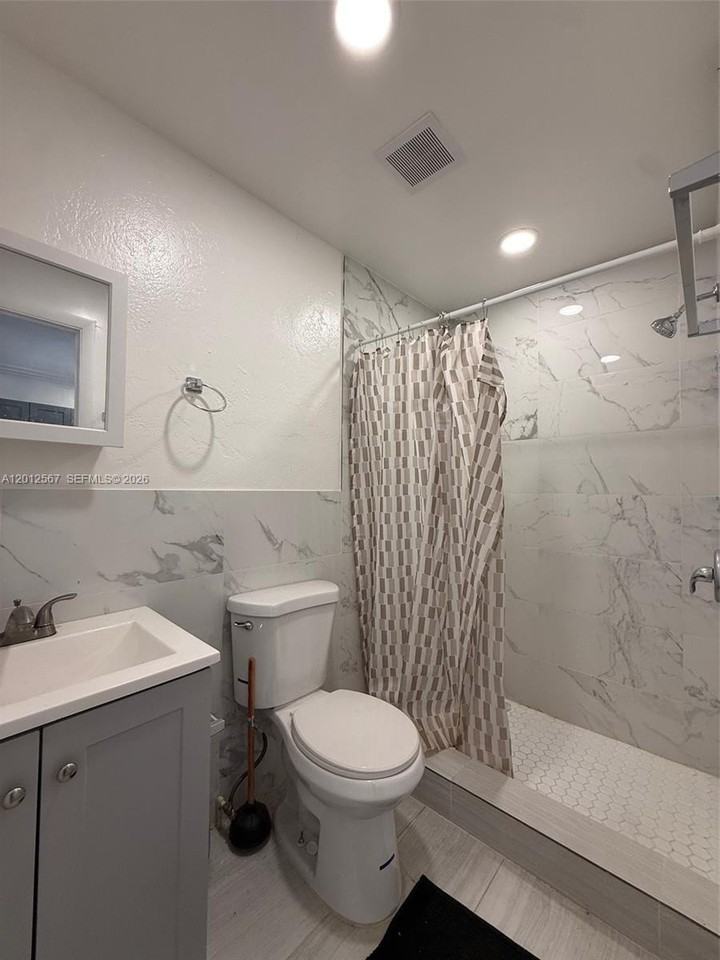 7724 Ne 1st Ave #A - Photo 7 of 13