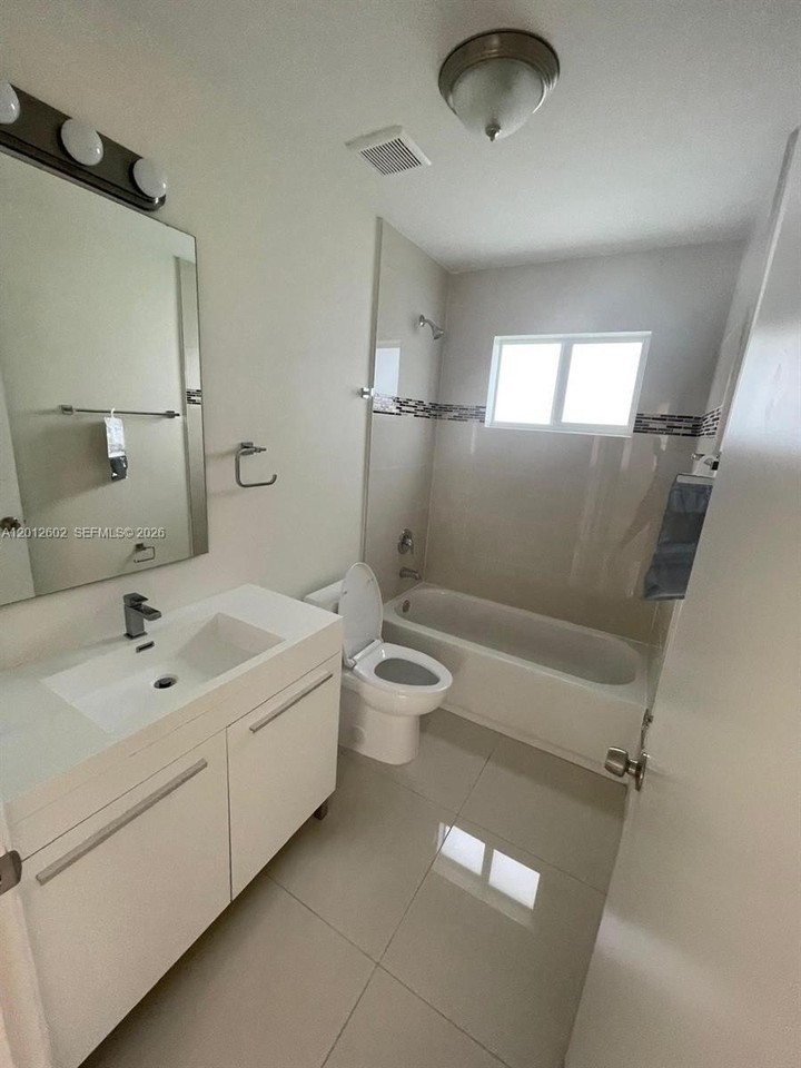 2121 Nw 72nd St #2121 - Photo 5 of 10