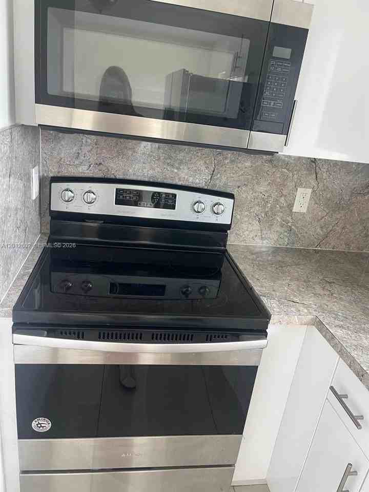 2121 Nw 72nd St #2121 - Photo 6 of 10