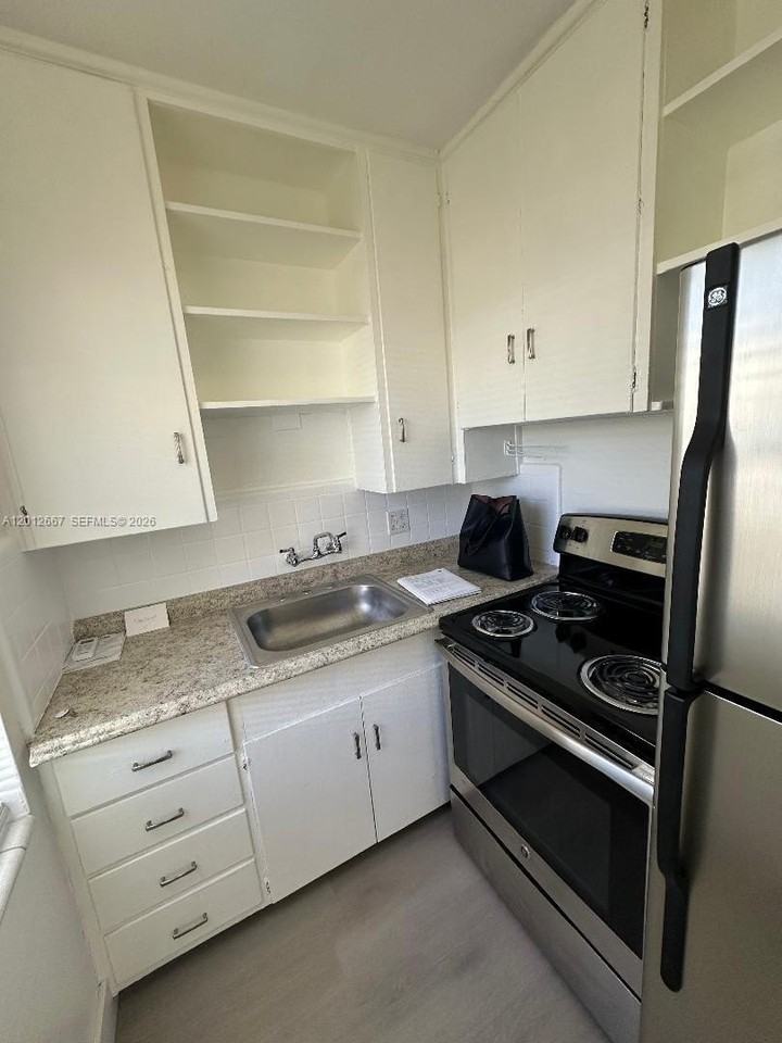 1956 Lincoln St #6 - Photo 6 of 8