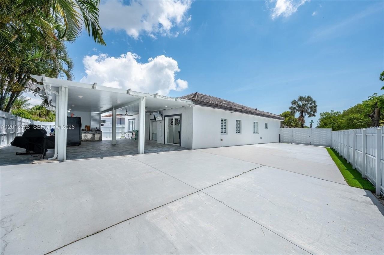 22560 Sw 103rd Ave - Photo 3 of 22
