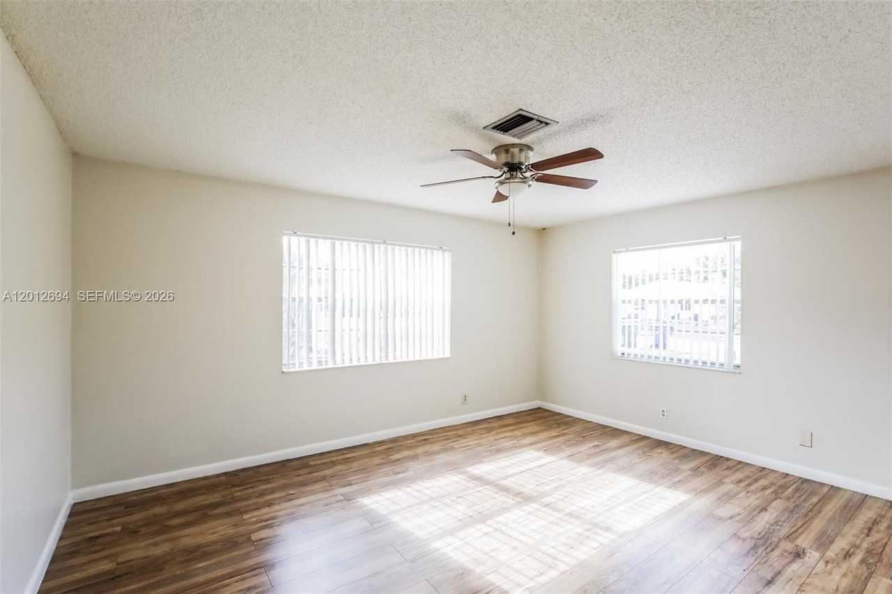 7306 Sw 3rd Ct - Photo 2 of 18