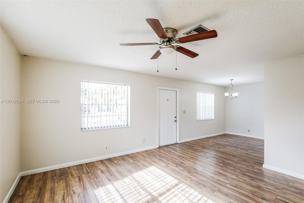 7306 Sw 3rd Ct - Photo 4 of 18