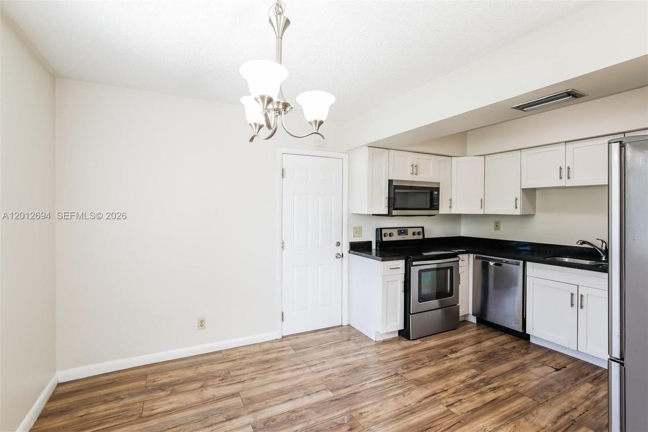 7306 Sw 3rd Ct - Photo 6 of 18