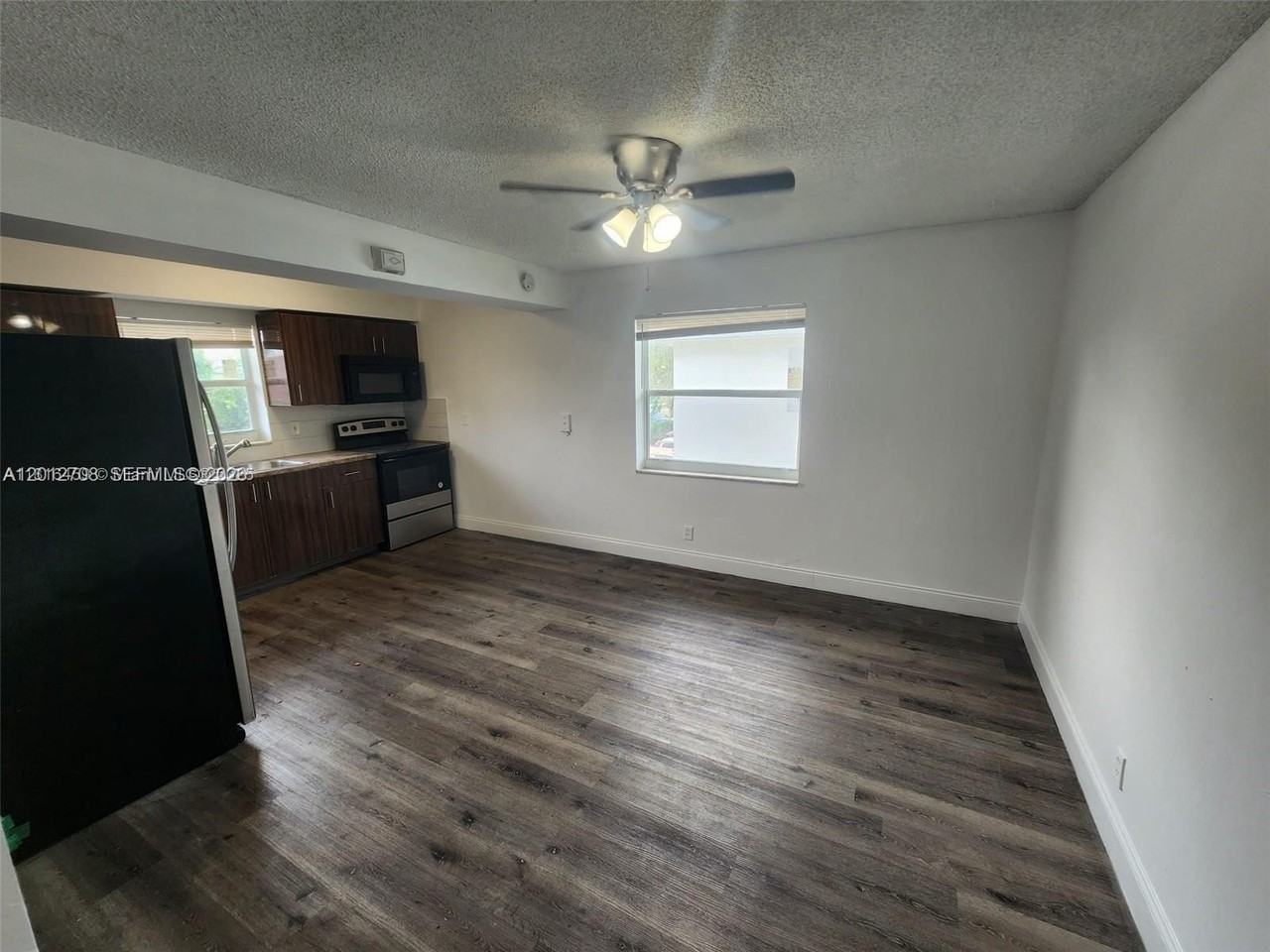 4117 Woodside Dr #4 - Photo 2 of 9