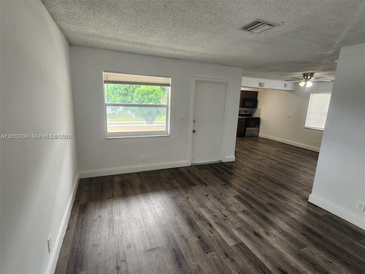 4117 Woodside Dr #4 - Photo 3 of 9