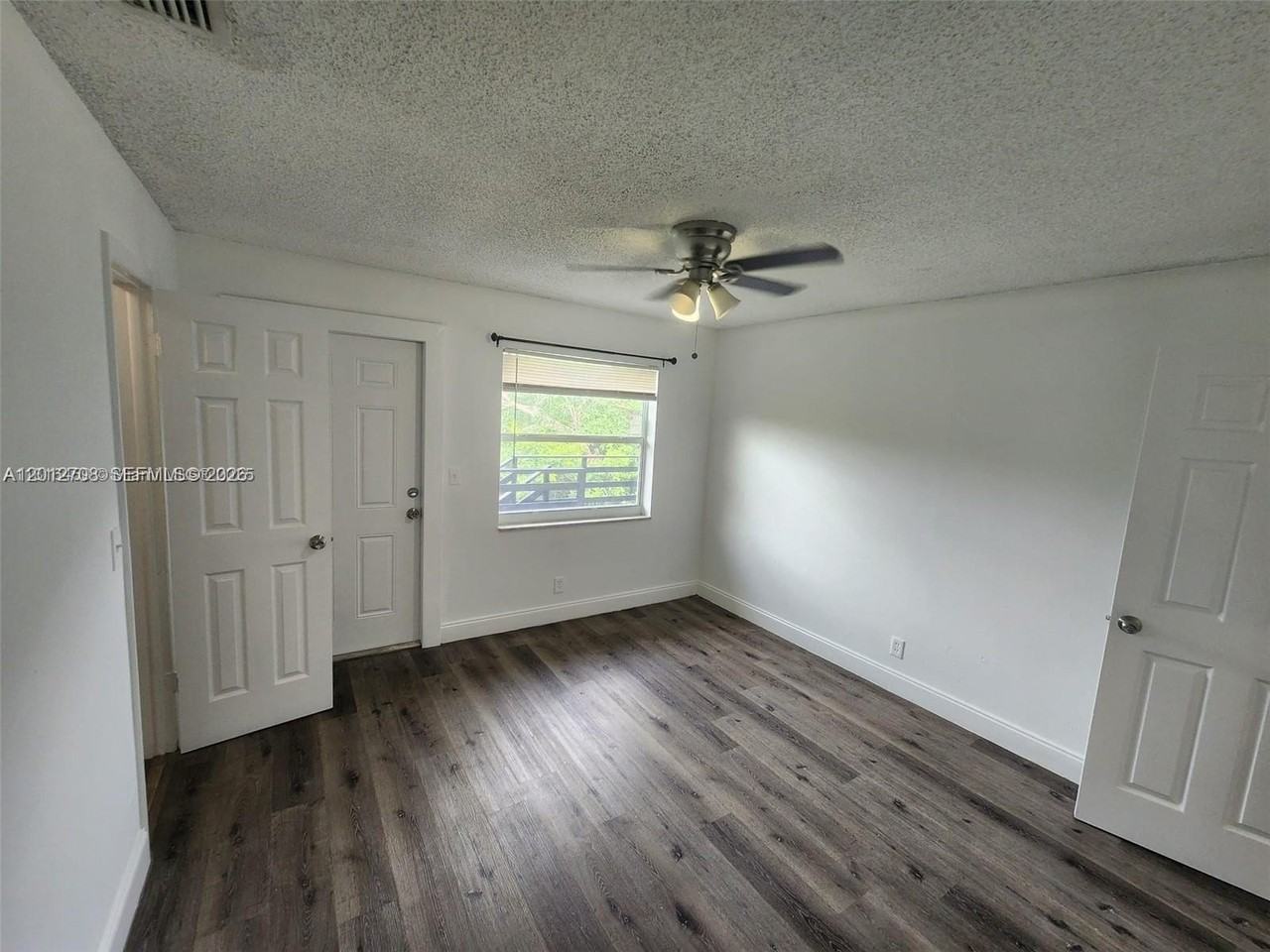 4117 Woodside Dr #4 - Photo 4 of 9