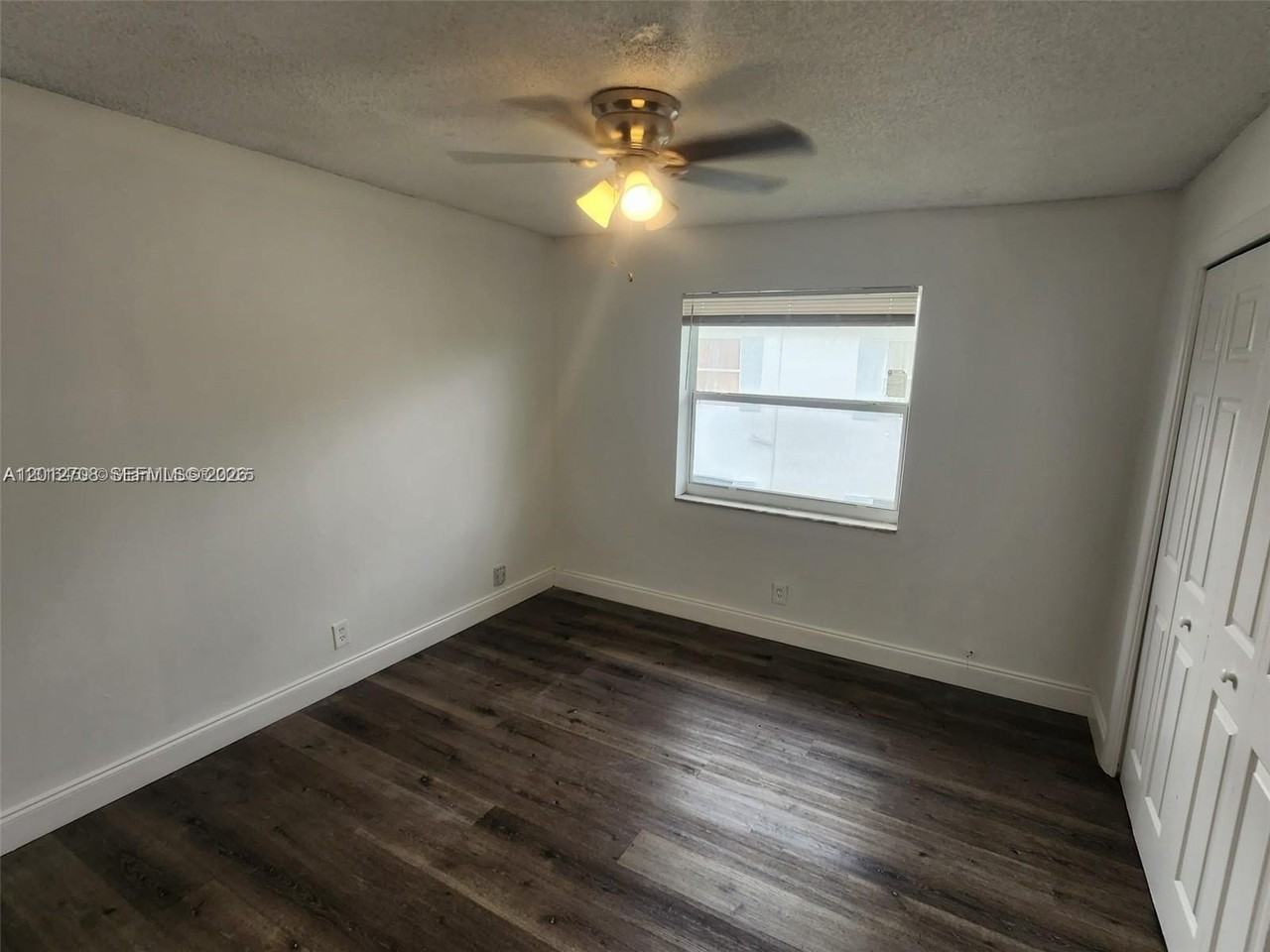 4117 Woodside Dr #4 - Photo 5 of 9