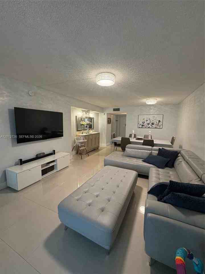 9531 Seagrape Dr #106 - Photo 5 of 20