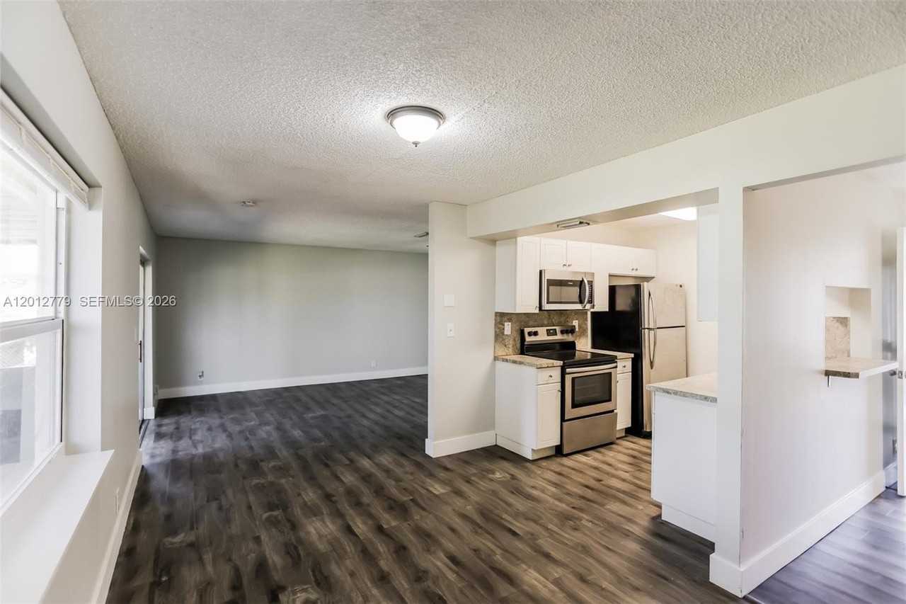 7801 Sw 6th Ct - Photo 3 of 15