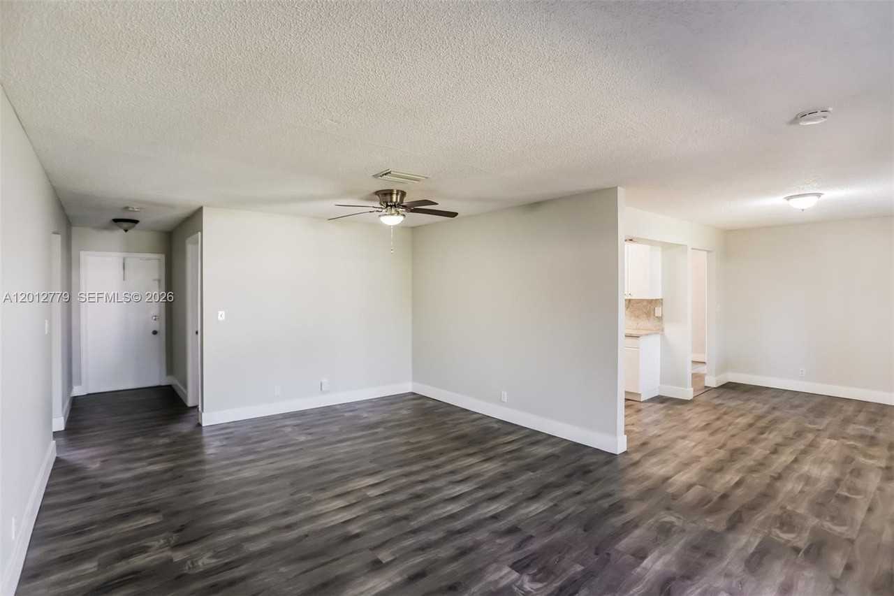 7801 Sw 6th Ct - Photo 5 of 15