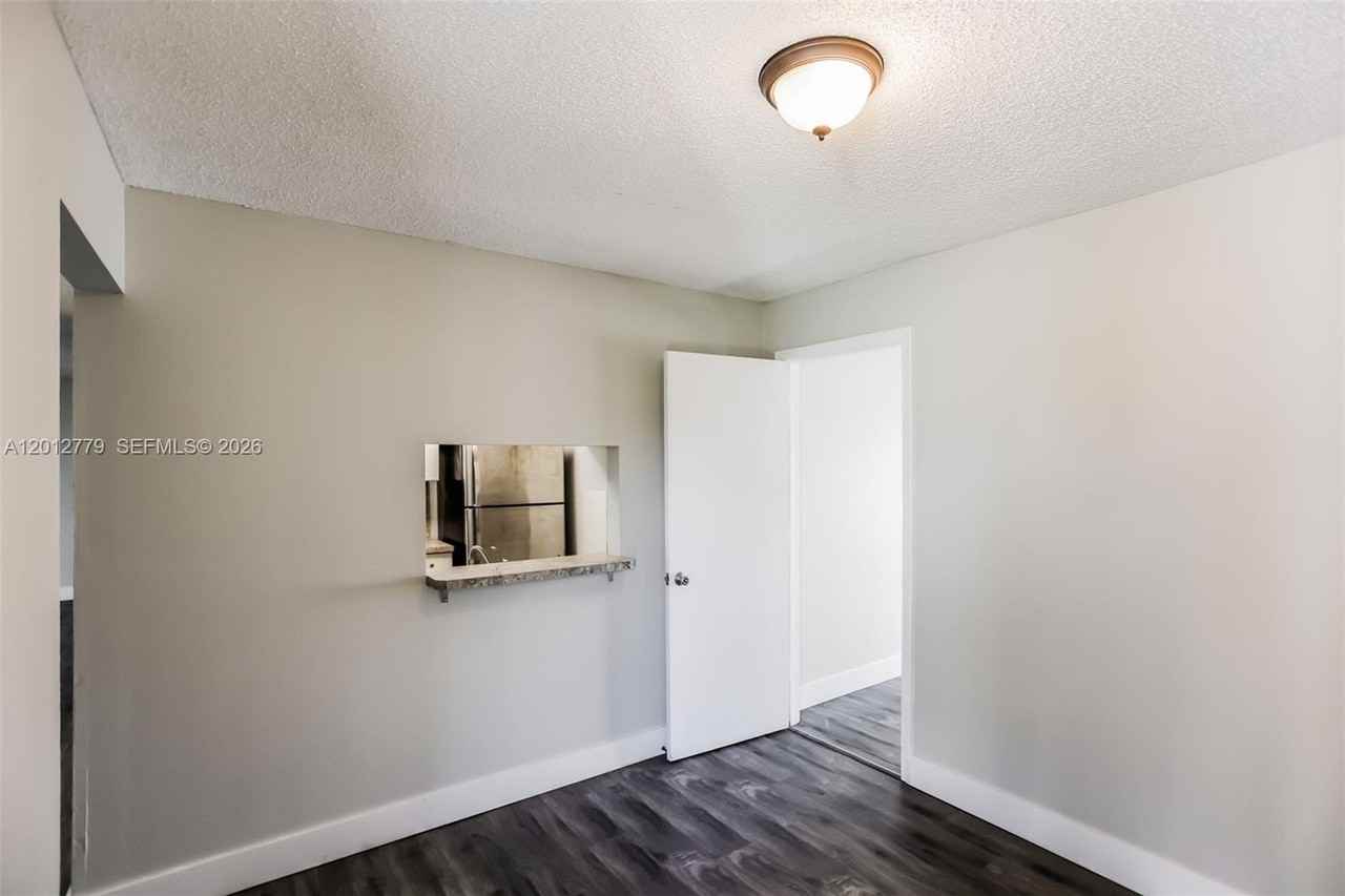 7801 Sw 6th Ct - Photo 6 of 15