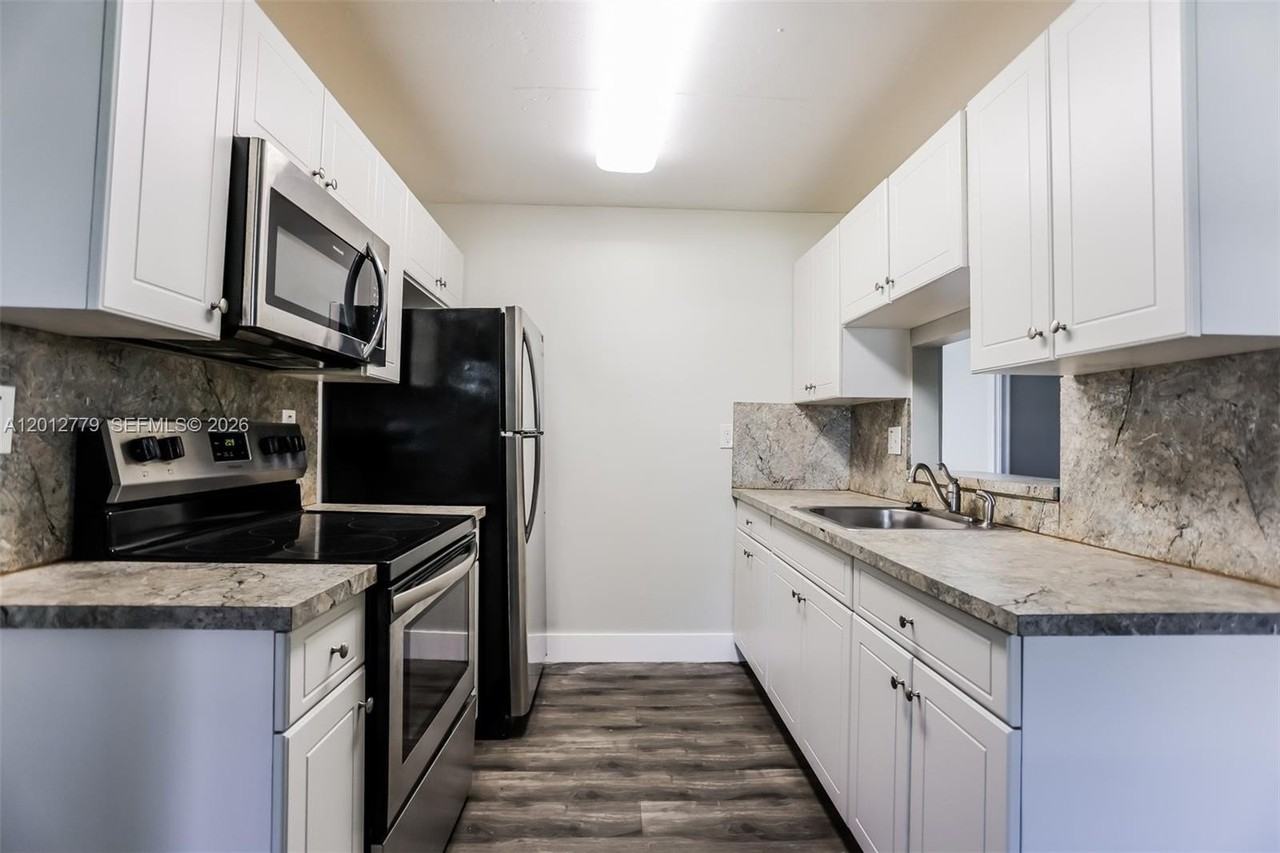 7801 Sw 6th Ct - Photo 7 of 15